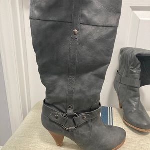 Steve Madden women’s grey Marcyy boot size 9.5